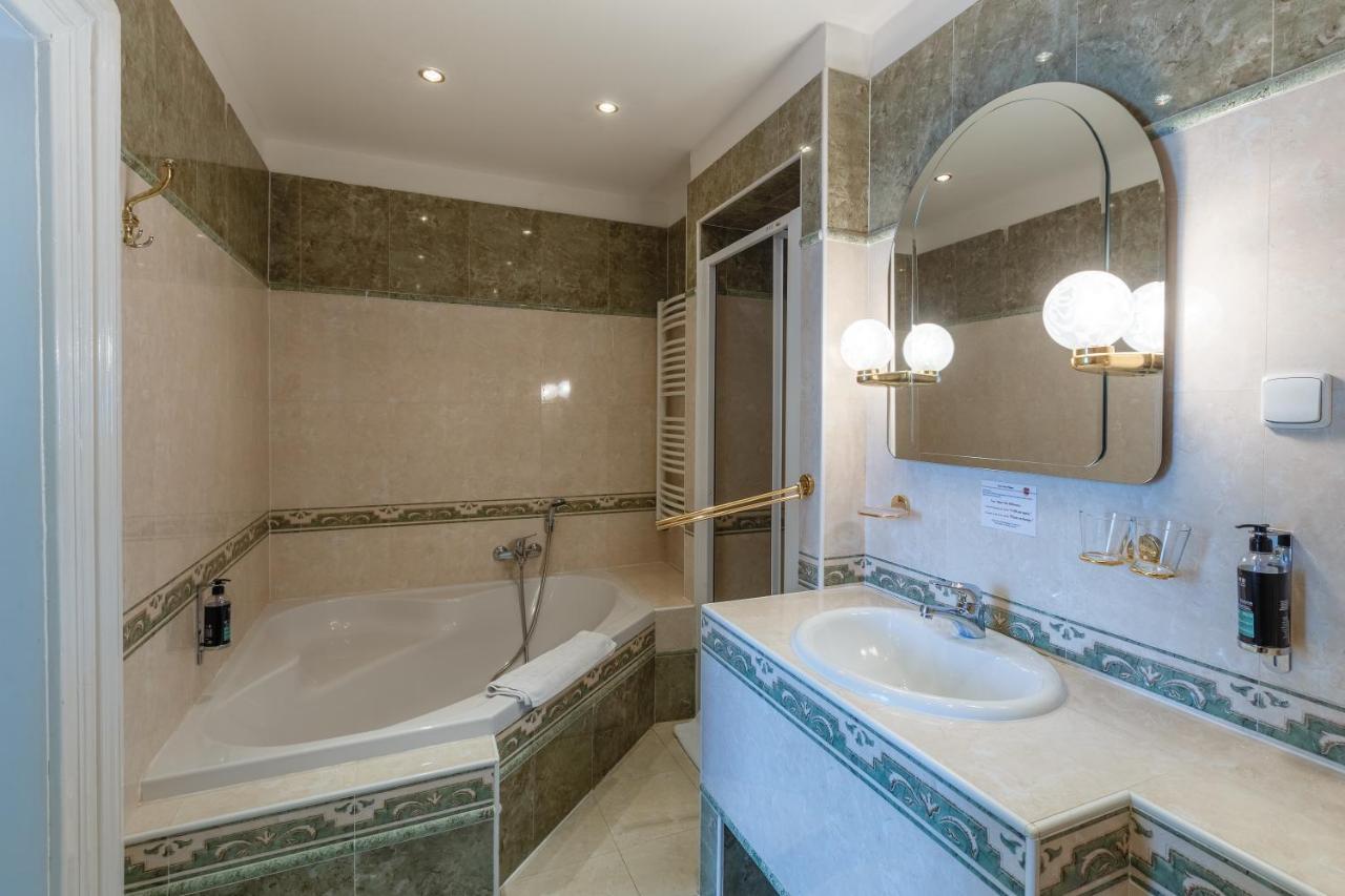 Готель Klarinn Castle 4*